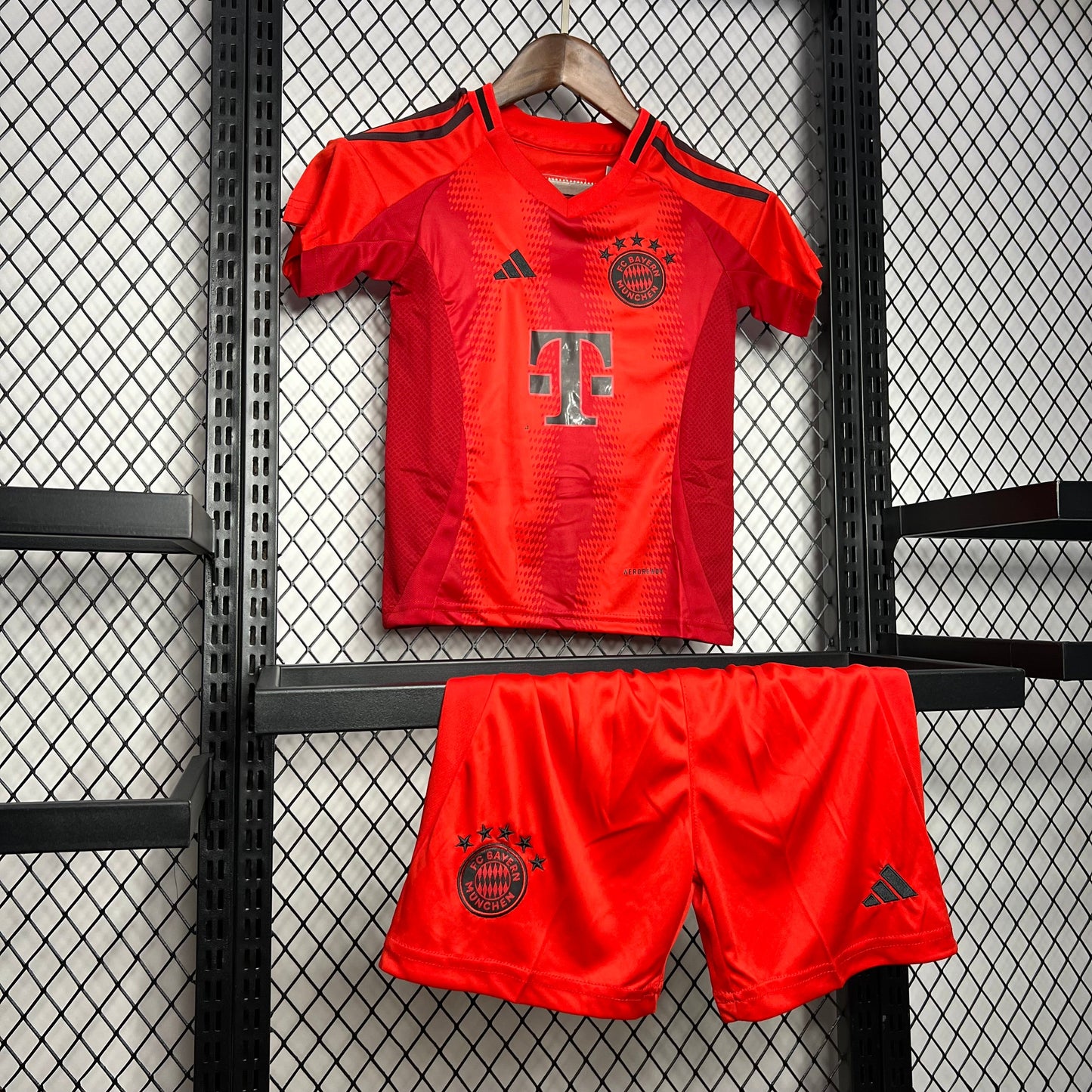 Kids & Junior Bayern Munich Michael Olise 17 Home Soccer Jersey 2024/25