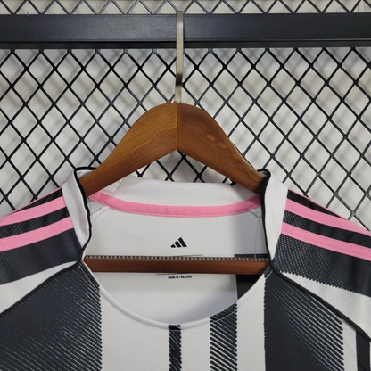 Juventus Cristiano Ronaldo 7 Home Soccer Jersey 2025-2026