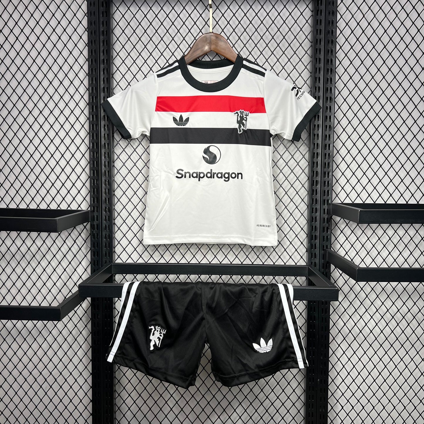Manchester United Bruno Fernandes 8 Third Kids Soccer Jersey 2024/25
