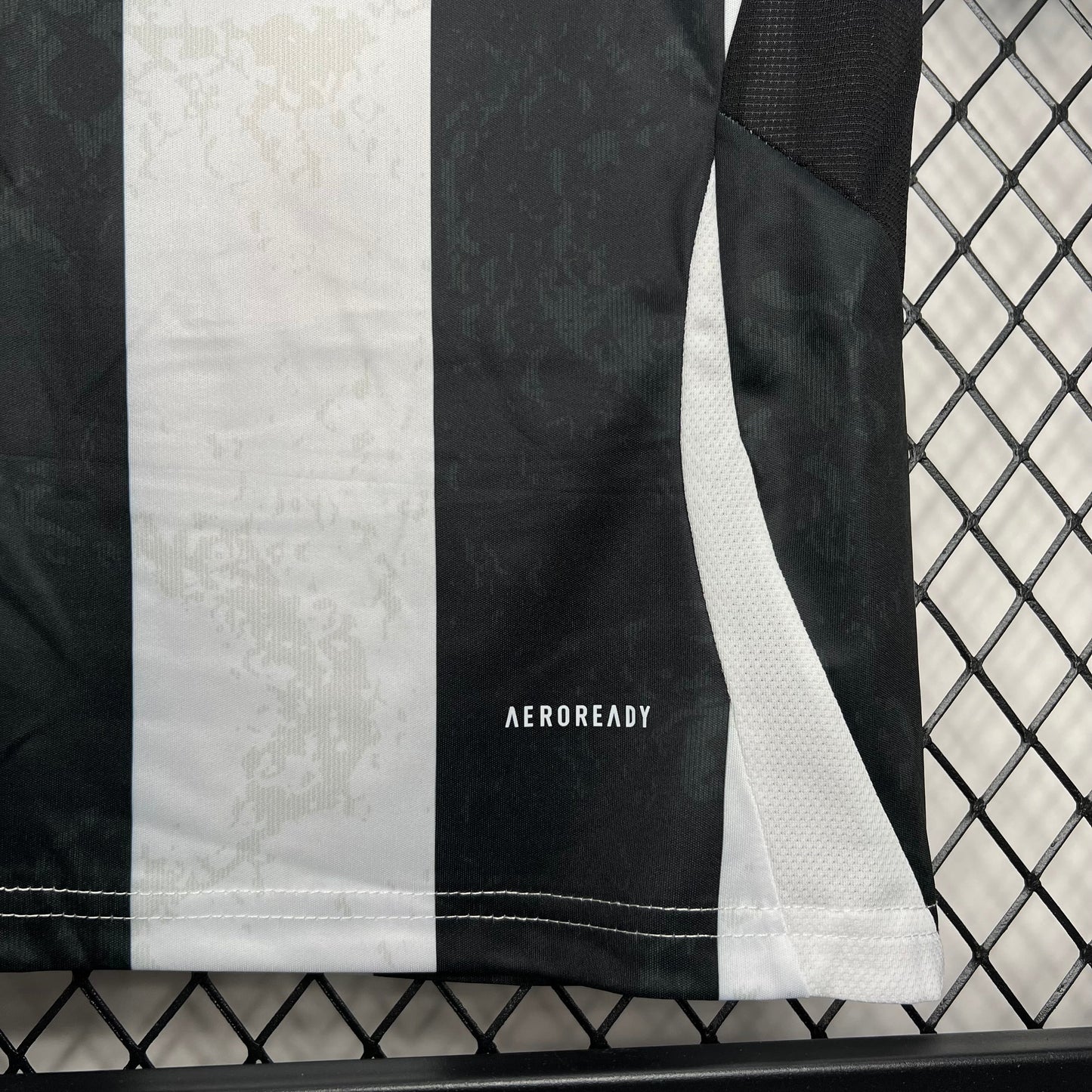 Juventus Cristiano Ronaldo 7 Kids Home Soccer Jersey 2024/25